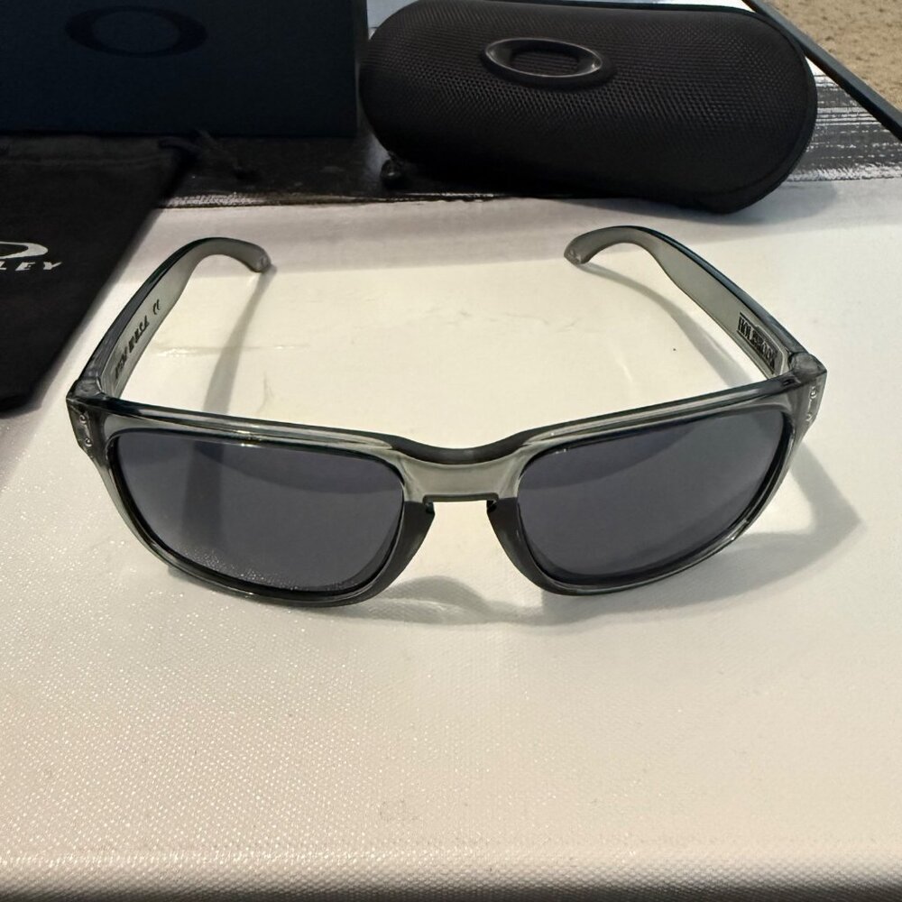 OO9102 Oakley Holbrook Smoke Gray Sunglasses - Picture 7 of 8